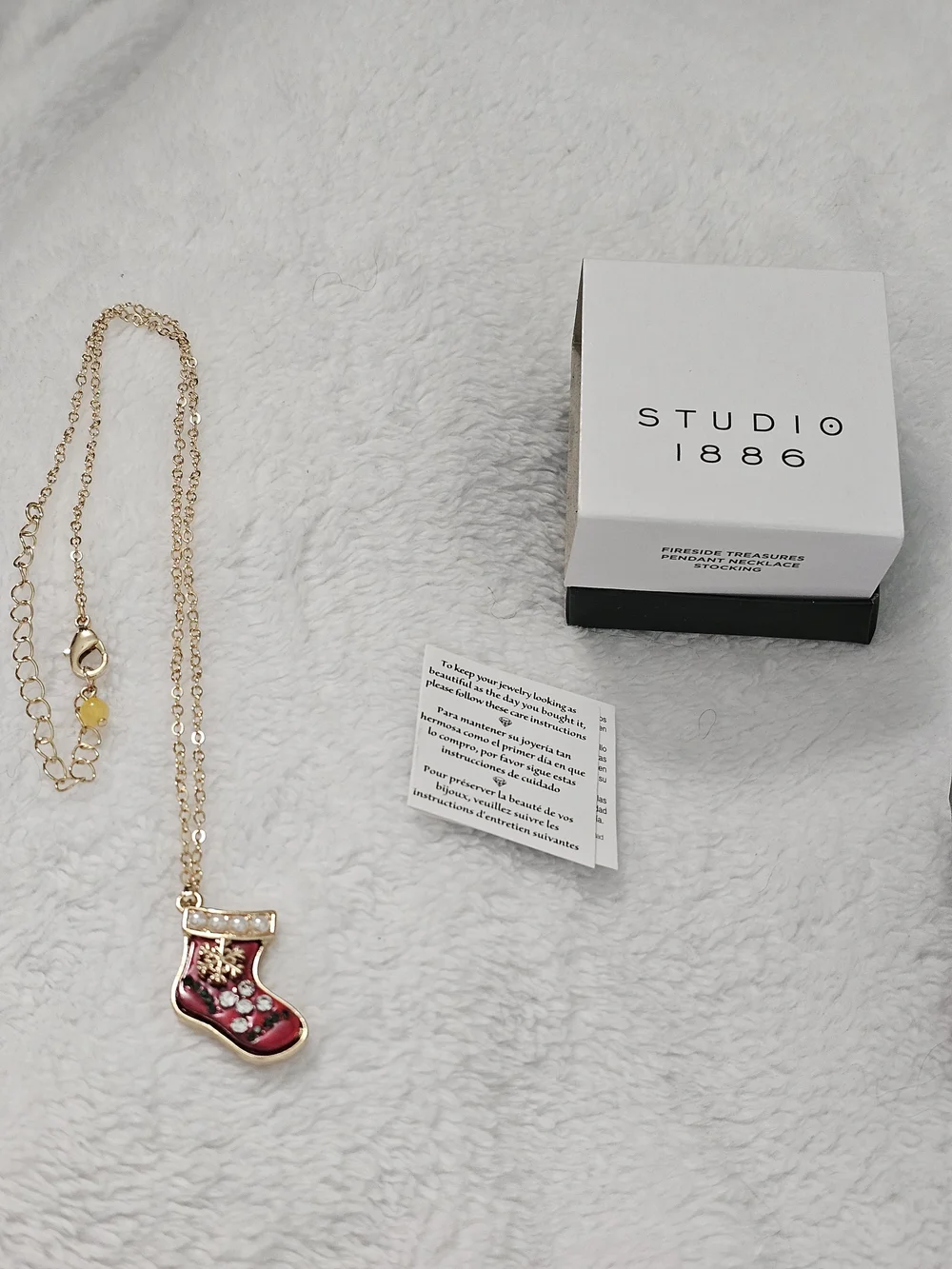 Studio 1886 by Avon Fireside Treasures Stocking Pendant Necklace NIB Christmas